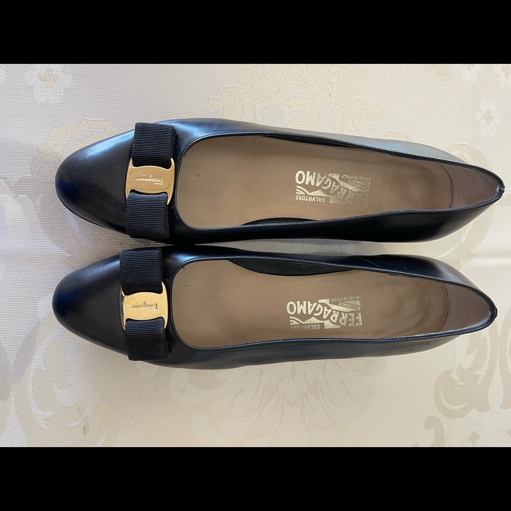 Salvatore Ferragamo Black pumps with Gold details